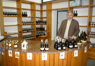 Batista Berardinelli mit seinem Oliven&ouml;le